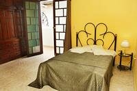 Rent a Room in havana central | havana accomodation | casa particular havana | shared private house